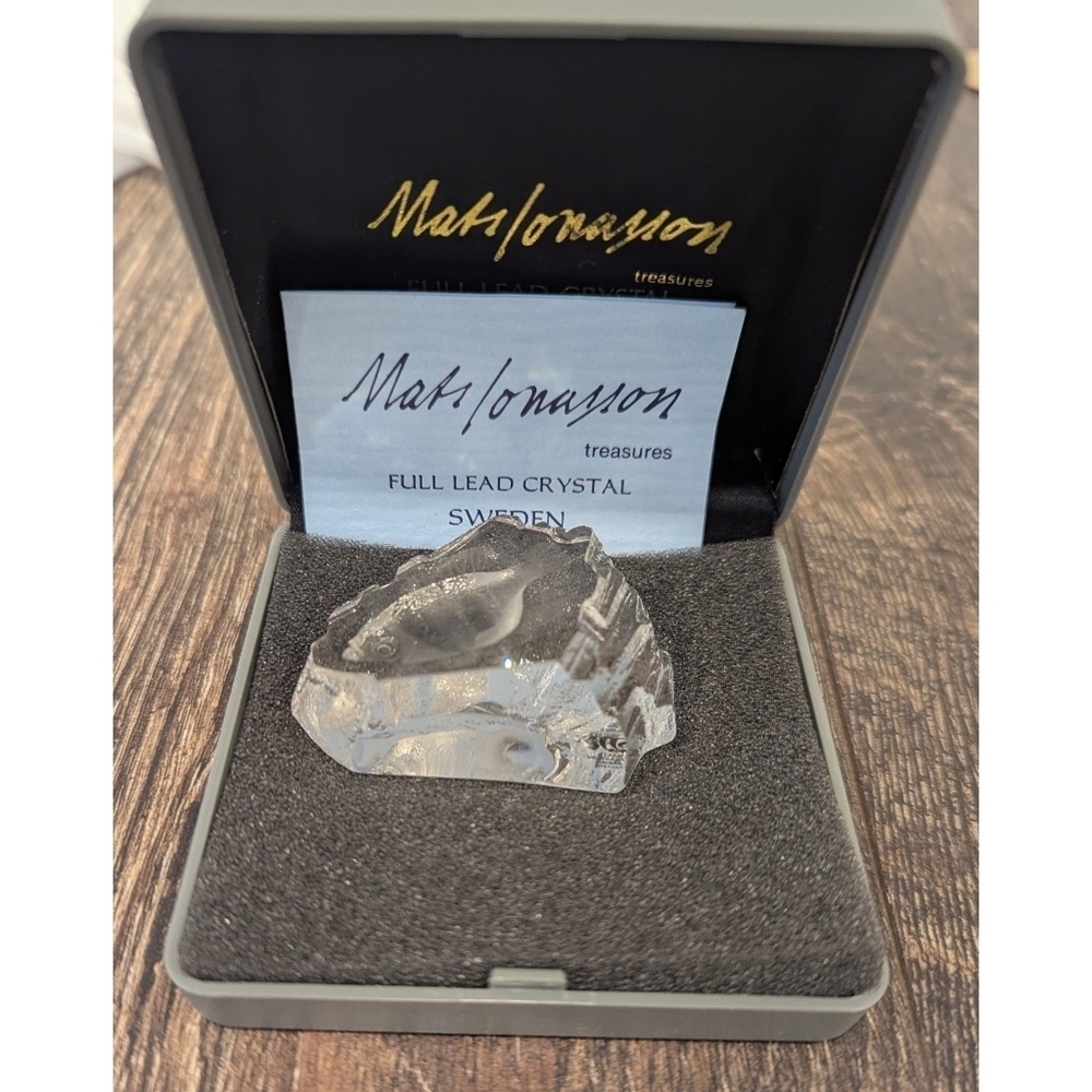 New In Box Mats Jonasson Full Lead Crystal Swedish Fish Sculpture Paperweight